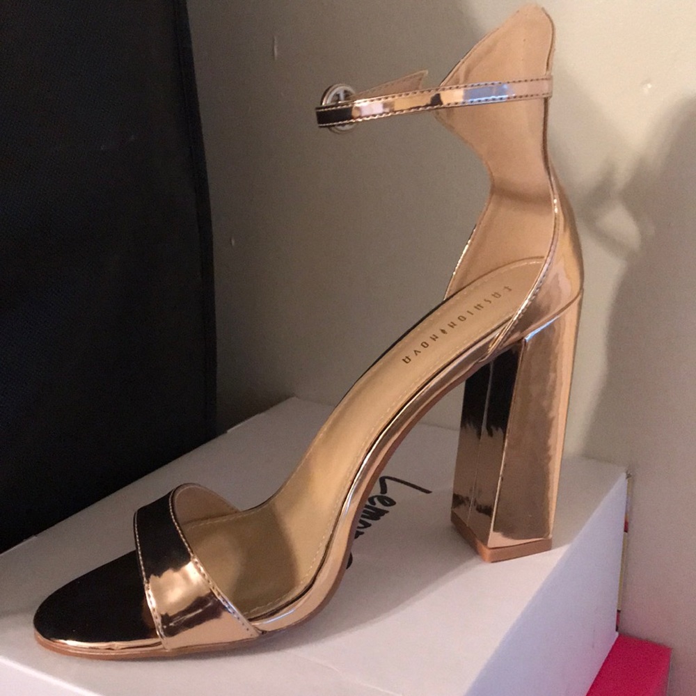 Trendy chunky heel sandal